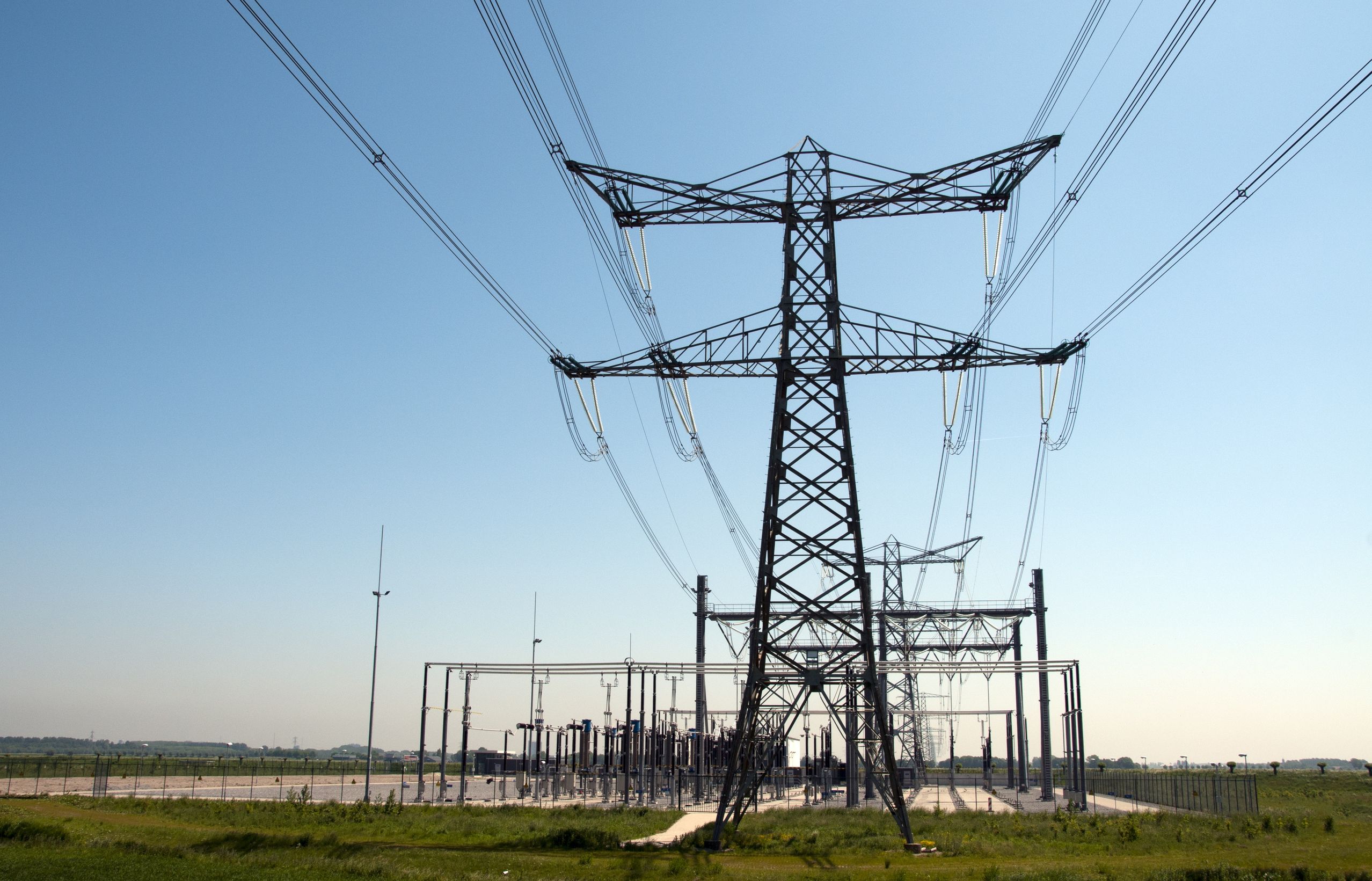 2014: Communication scenarios for (electricity) distribution network operators.